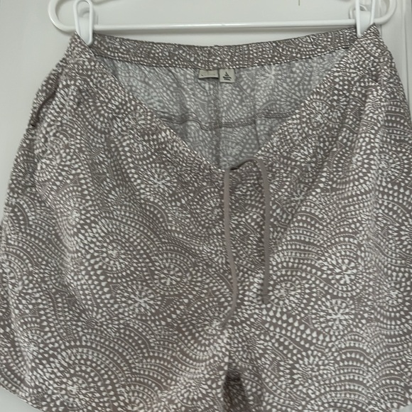 SIZE L LL BEAN TAUPE PRINT DRAWSTRING SHORTS WITH POCKETS - Picture 2 of 5